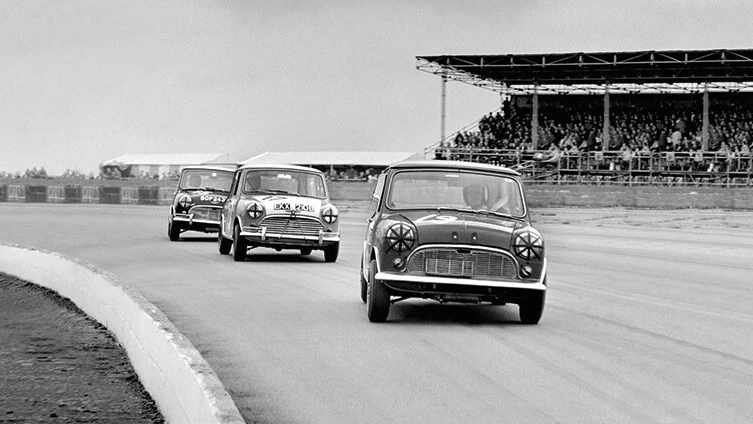 История создания и традиции марки MINI: от революционного дизайна до культового статуса